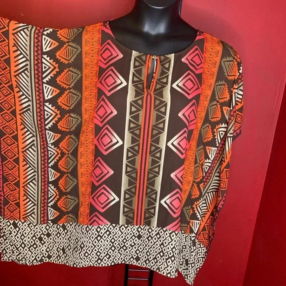 Vince Camuto Women’s Geometric Print Top Size M - Picture 9 of 9